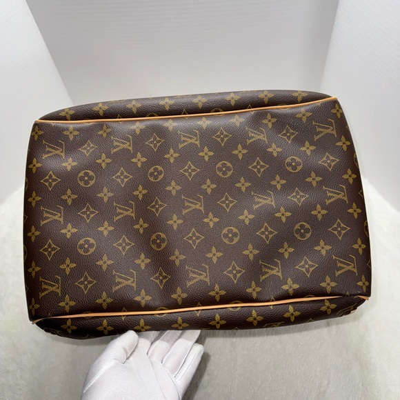 100% Authentic LOUIS VUITTON Monogram Evasion Sports/Travel Bag - Picture 7 of 13